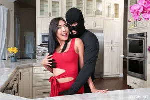 ông xã bất lực nhìn vợ bú củ khoải cho sếp