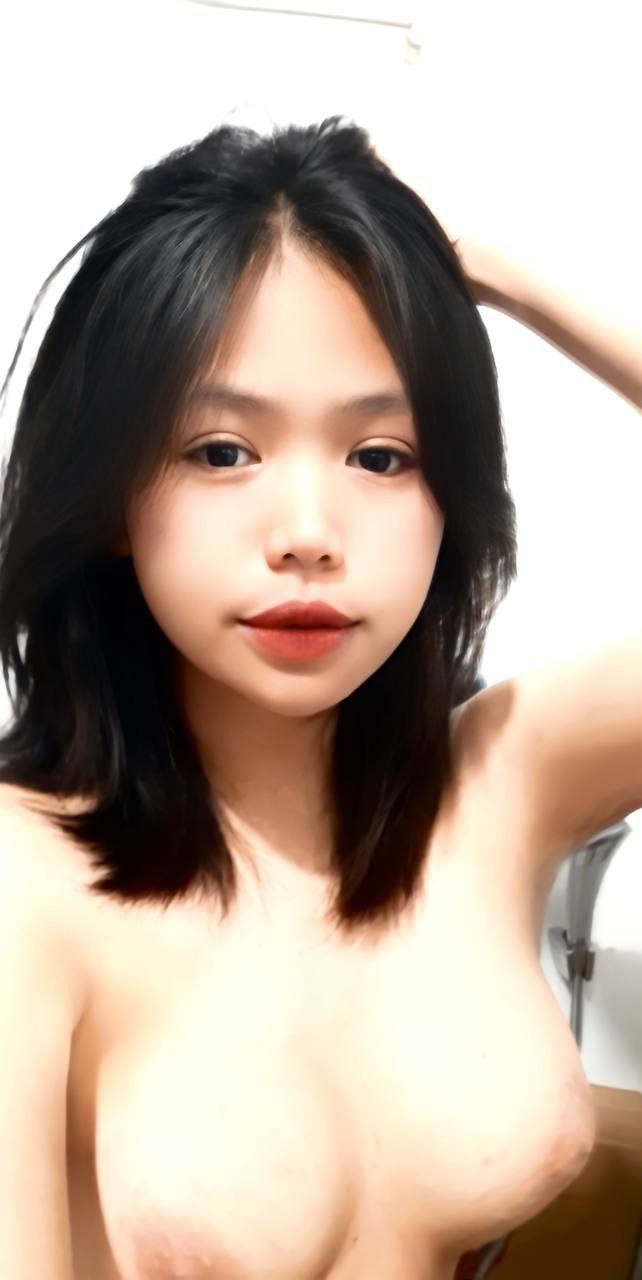 Nữ y tá lành nghề giúp bệnh nhân xuất tinh