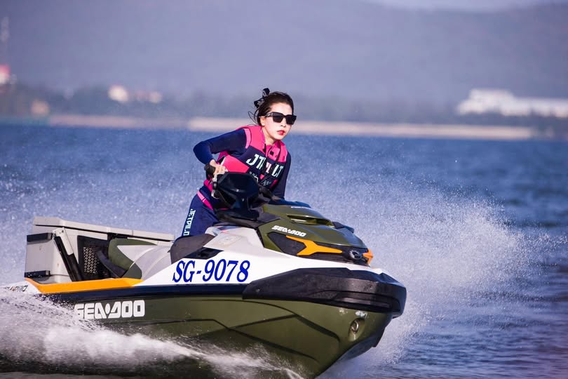 Bạn gái độc quyền của bạn, sinh năm 2000, chương trình hậu môn siêu dịu dàng, được bạn tình của cô ấy quan hệ, đôi chân đẹp, tất đen, hậu môn rung